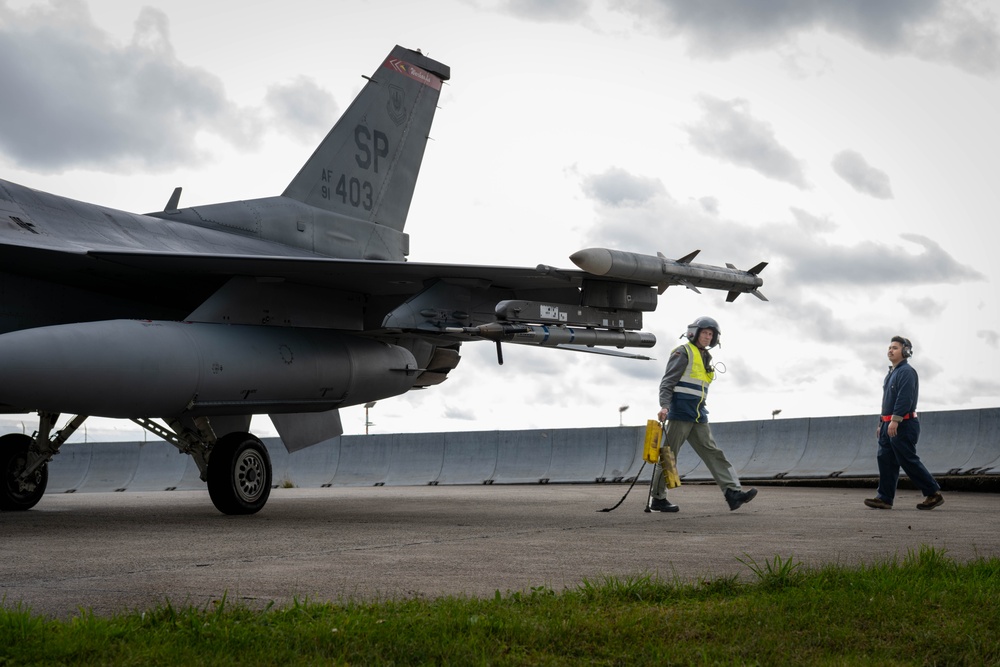 Forging Power in the Skies: German Luftwaffe members learn skills on the F-16