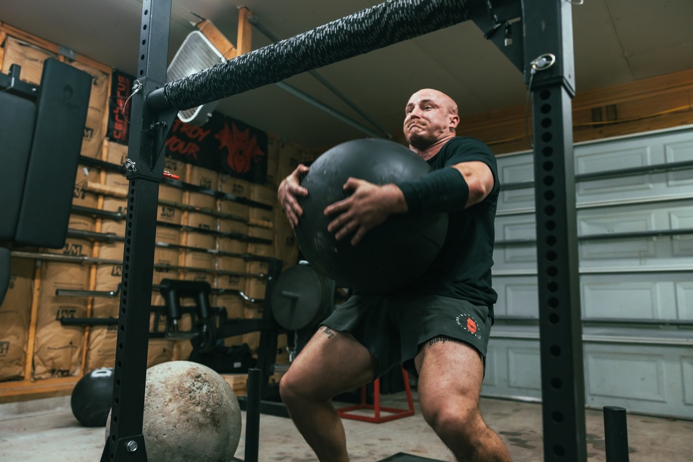 Enduring Atlas – SSgt Geoff Laney’s Intense Preparation and All-Out Performance at the 2024 Strongman Corporation National Championships