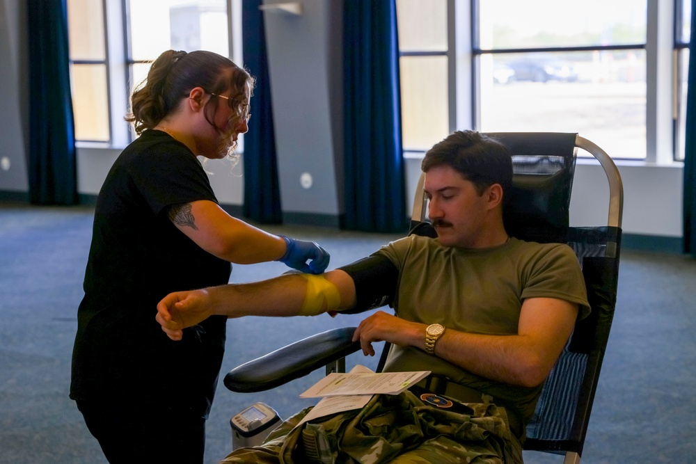 Beale AFB Airmen donate blood