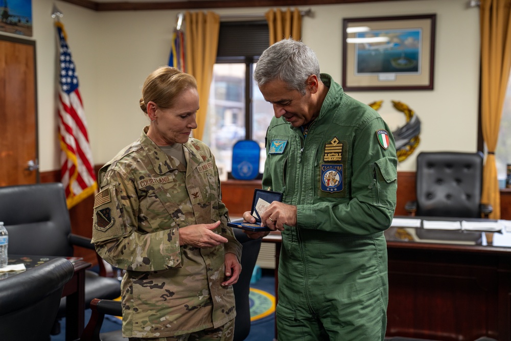 Italian Air Force Education and Training Command/3rd Air Region commander visits Sheppard AFB