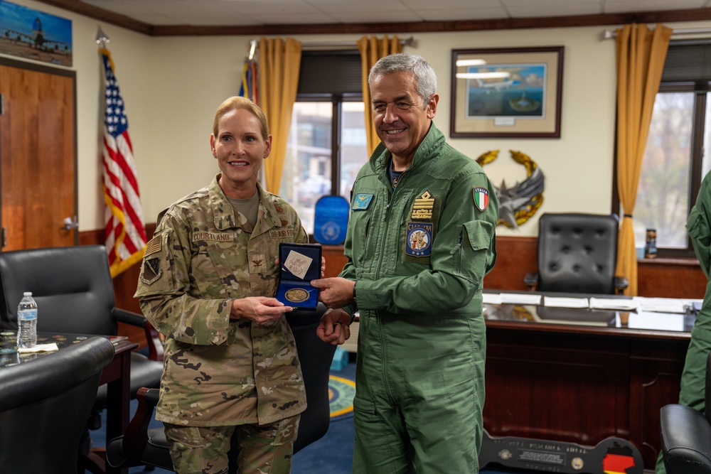 Italian Air Force Education and Training Command/3rd Air Region commander visits Sheppard AFB