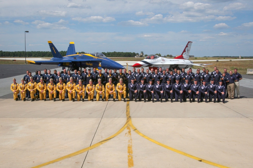 Blue Angels and Thunderbirds participate in 2006 Atlantic City International Airshow