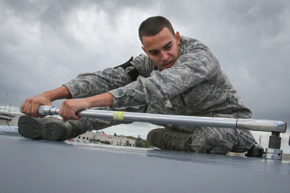 F-16 maintenance