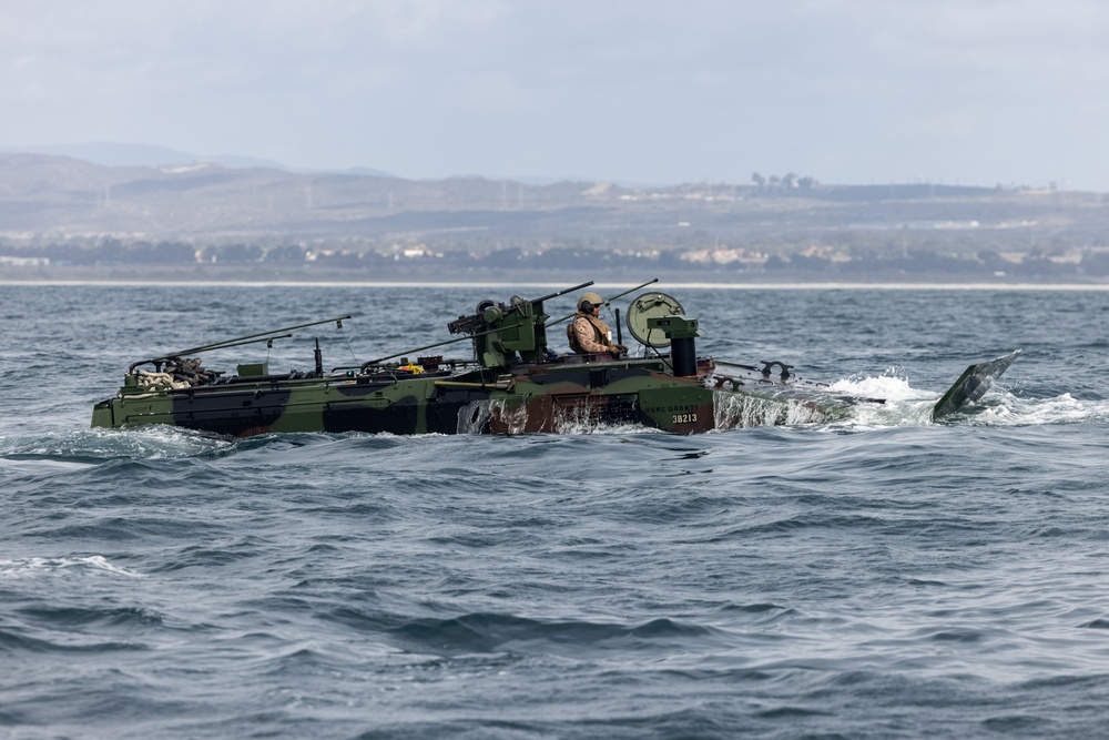 1st Bn., 7th Marines; 3rd AA Bn. conduct ACV ship-to-shore operations