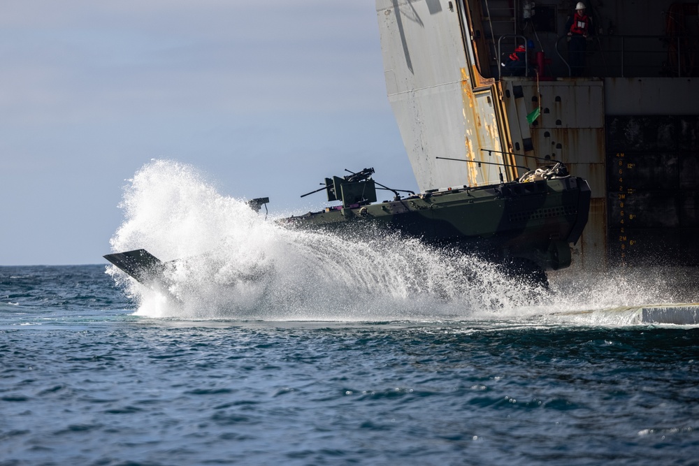 1st Bn., 7th Marines; 3rd AA Bn. conduct ACV ship-to-shore operations