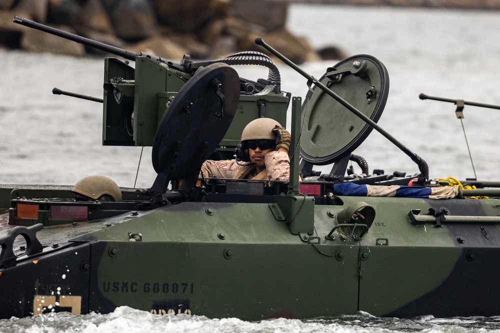 1st Bn., 7th Marines; 3rd AA Bn. conduct ACV ship-to-shore operations