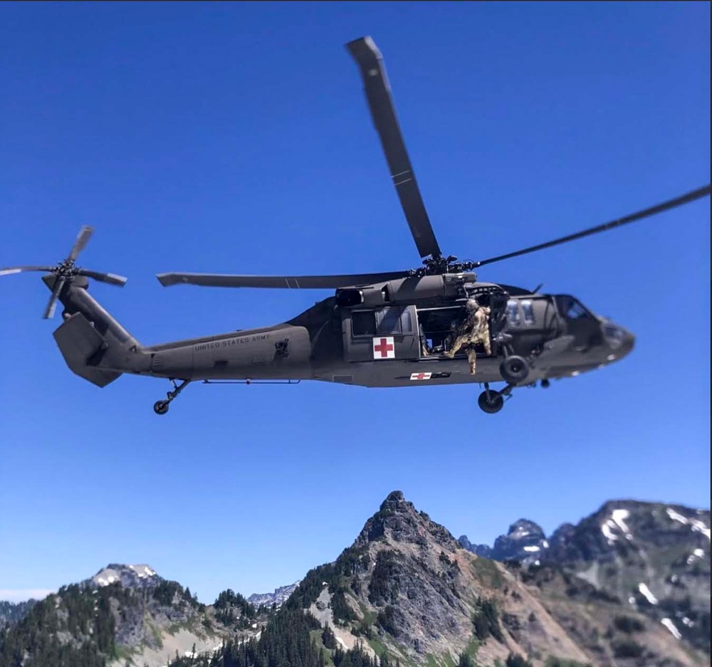 Braving the Peaks: Yakima Army Medics’ Life-Saving Missions in Central Washington’s Rugged Terrain