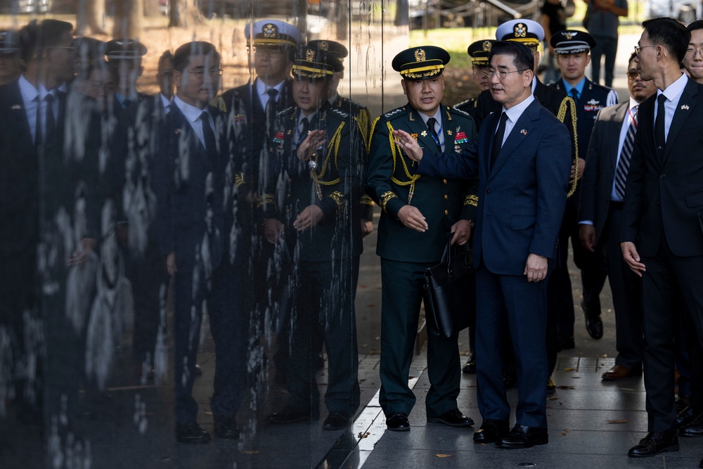 SD, ROK MoD Participate in Wreath-Laying Ceremony at Korean War Veterans