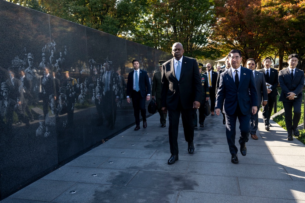 SD, ROK MoD Participate in Wreath-Laying Ceremony at Korean War Veterans