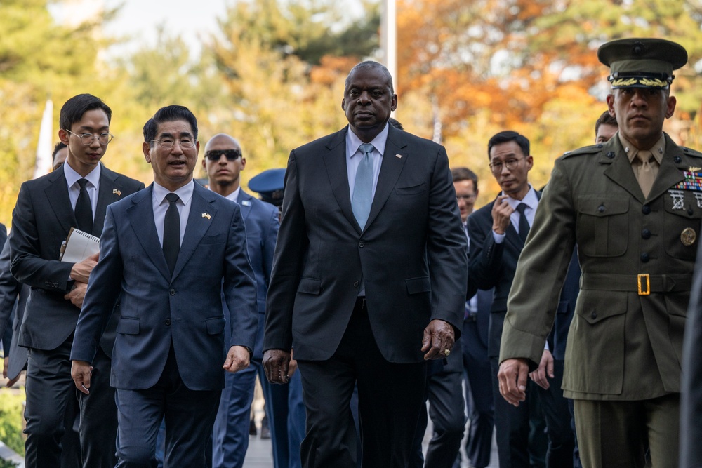 SD, ROK MoD Participate in Wreath-Laying Ceremony at Korean War Veterans