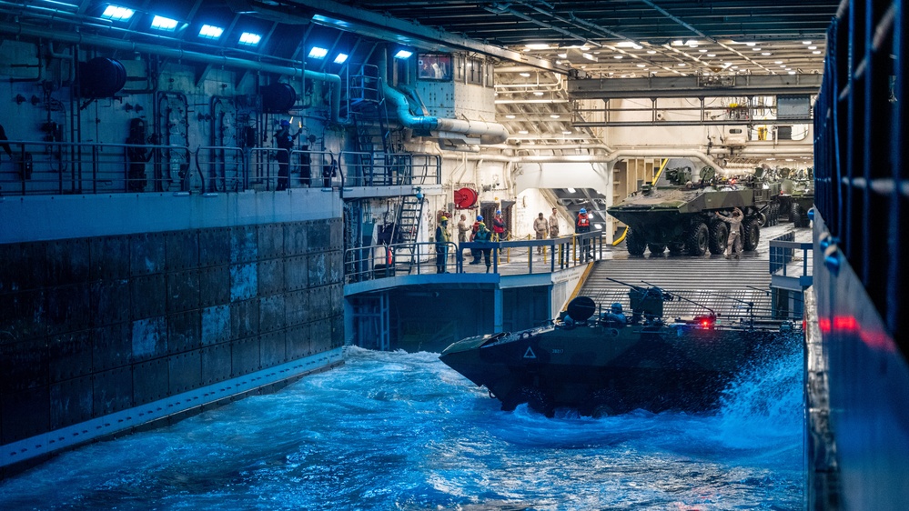 Low light ACV Operations aboard USS Somerset