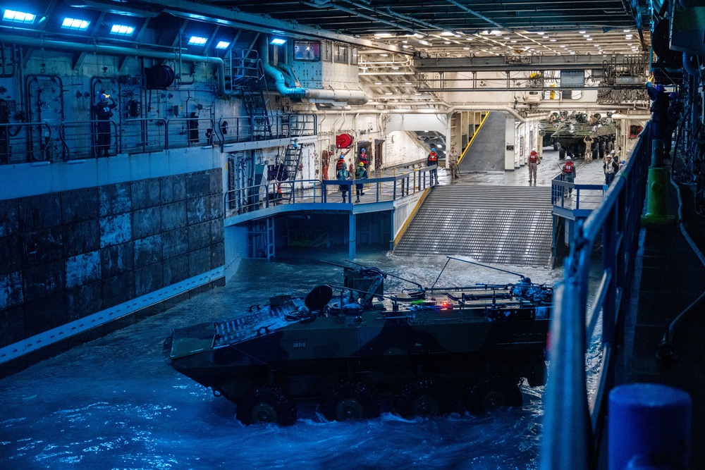 Low light ACV Operations aboard USS Somerset