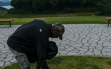 Frank Cable Sailors Volunteer During a Community Relations Event