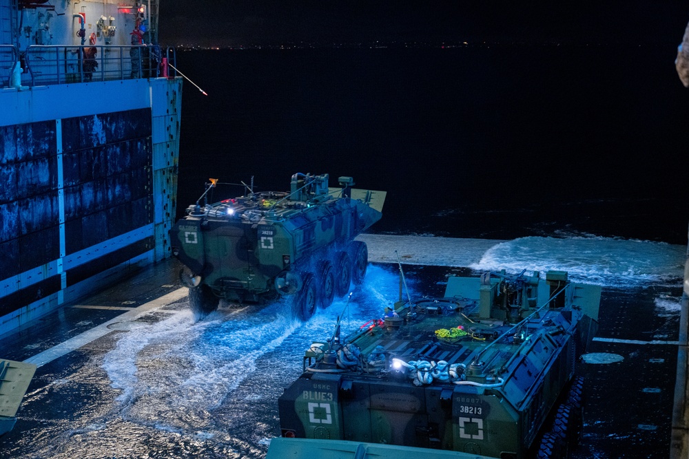 Low light ACV Operations aboard USS Somerset