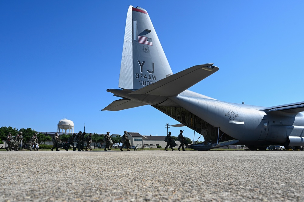 Kunsan, Yokota Air Bases collaborate, enable U.S., ROK SOF high-altitude, high-opening jump training