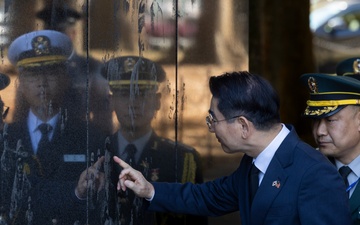 Secretary of Defense Lloyd J Austin III and Minister of National Defense Kim Yong Hyun Wreath Laying Ceremony