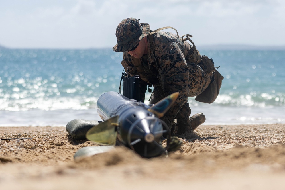 KS 25 | 9th ESB Conducts Underwater Ordnance Disposal Training