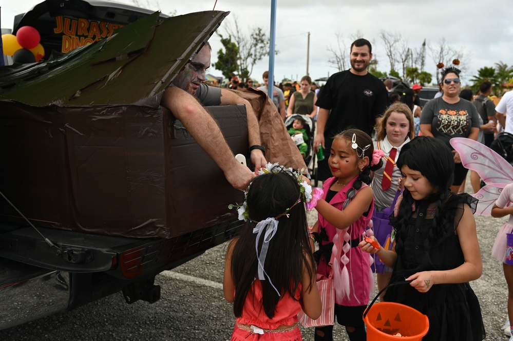 Andersen hosts Spooktacular Trunk-or-Treat