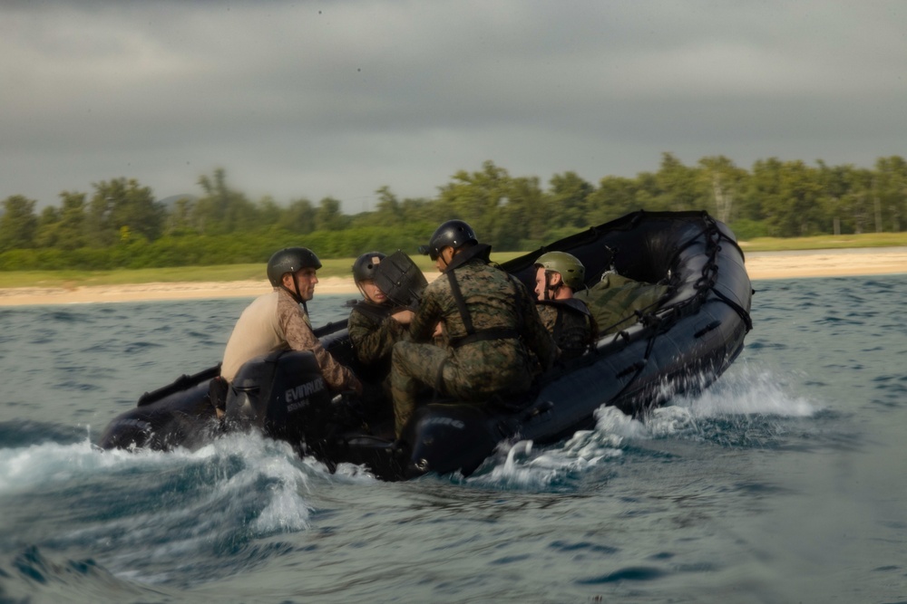 31st MEU conducts Enhanced Combat Rubber Raiding Craft Helocast