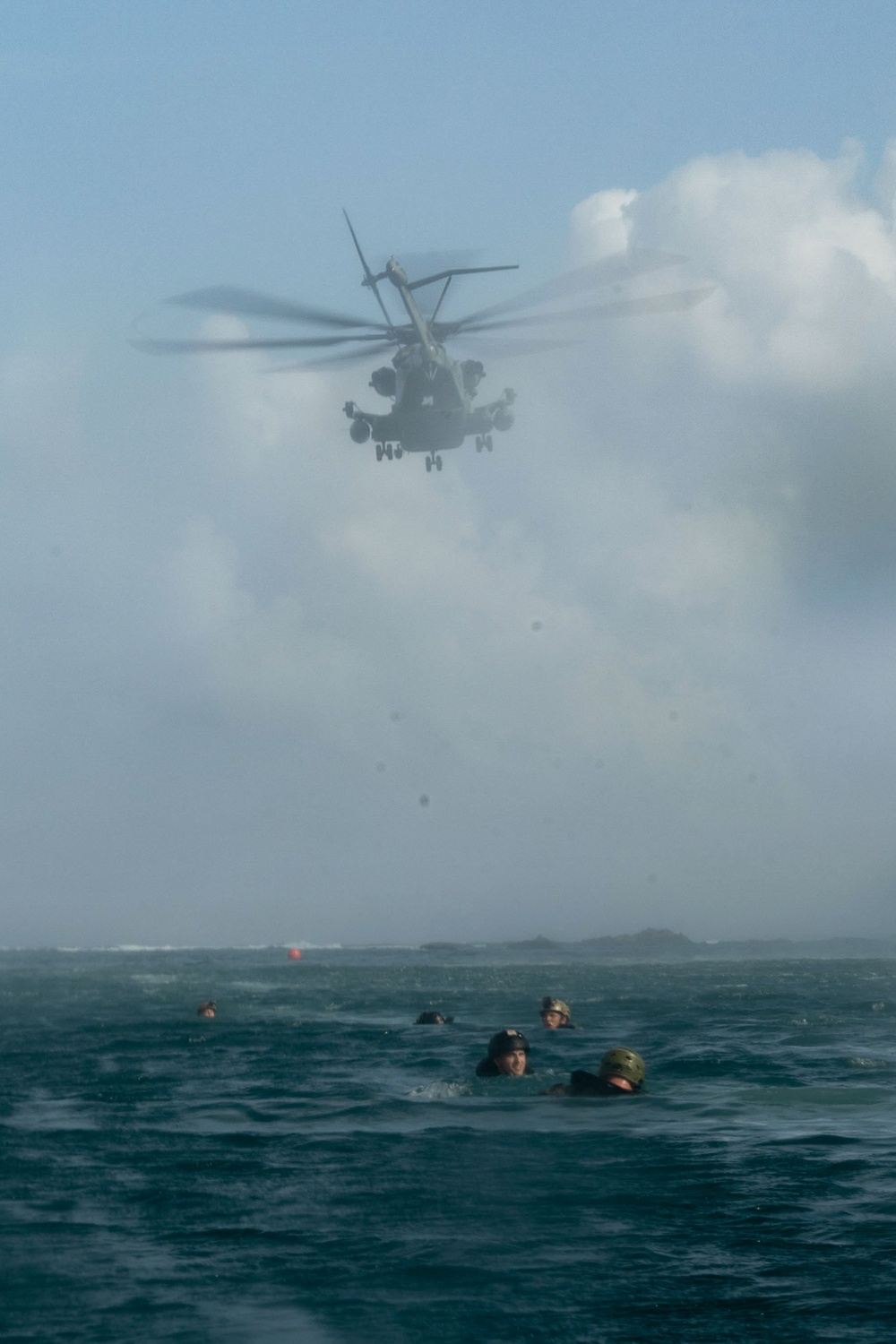 31st MEU conducts Enhanced Combat Rubber Raiding Craft Helocast