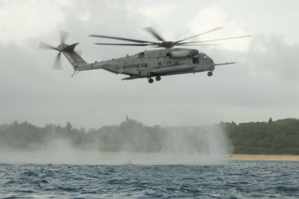 31st MEU conducts Enhanced Combat Rubber Raiding Craft Helocast