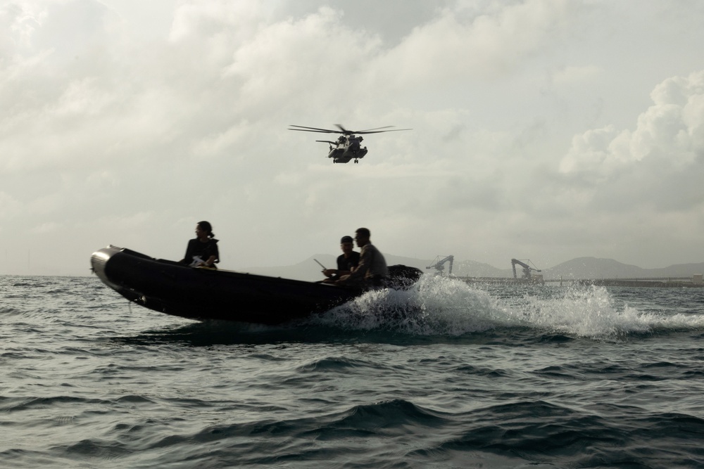 31st MEU conducts Enhanced Combat Rubber Raiding Craft Helocast