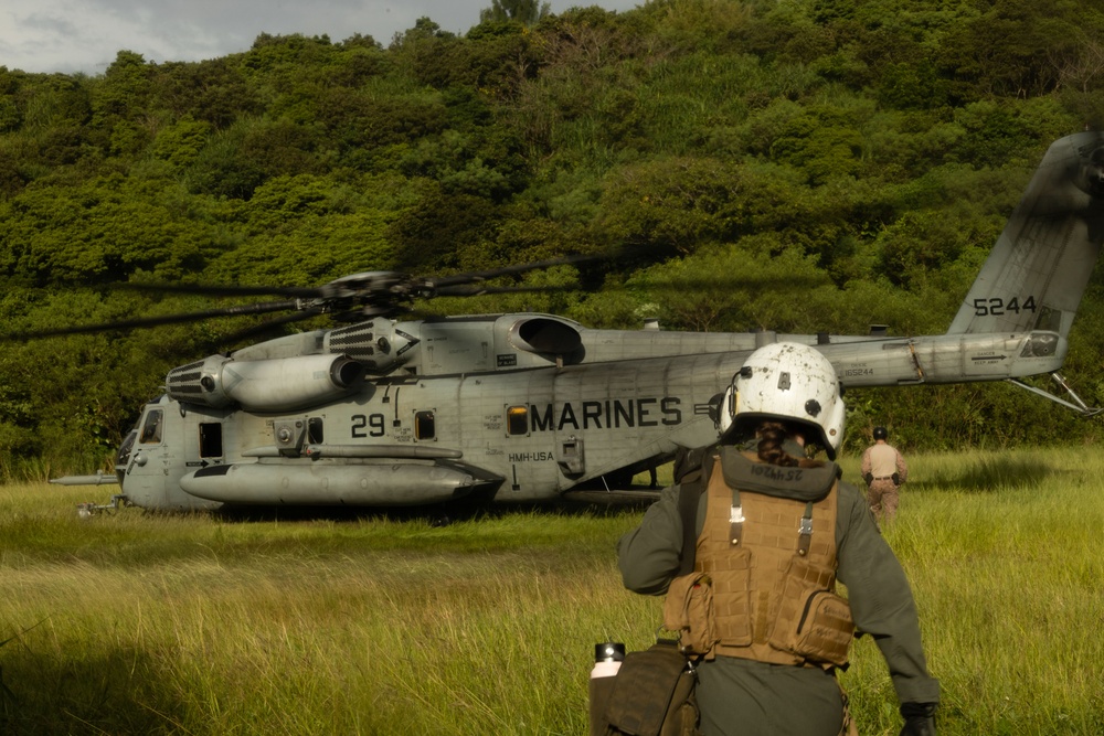 31st MEU conducts Enhanced Combat Rubber Raiding Craft Helocast