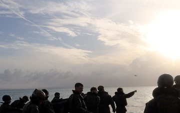 31st MEU conducts Enhanced Combat Rubber Raiding Craft Helocast