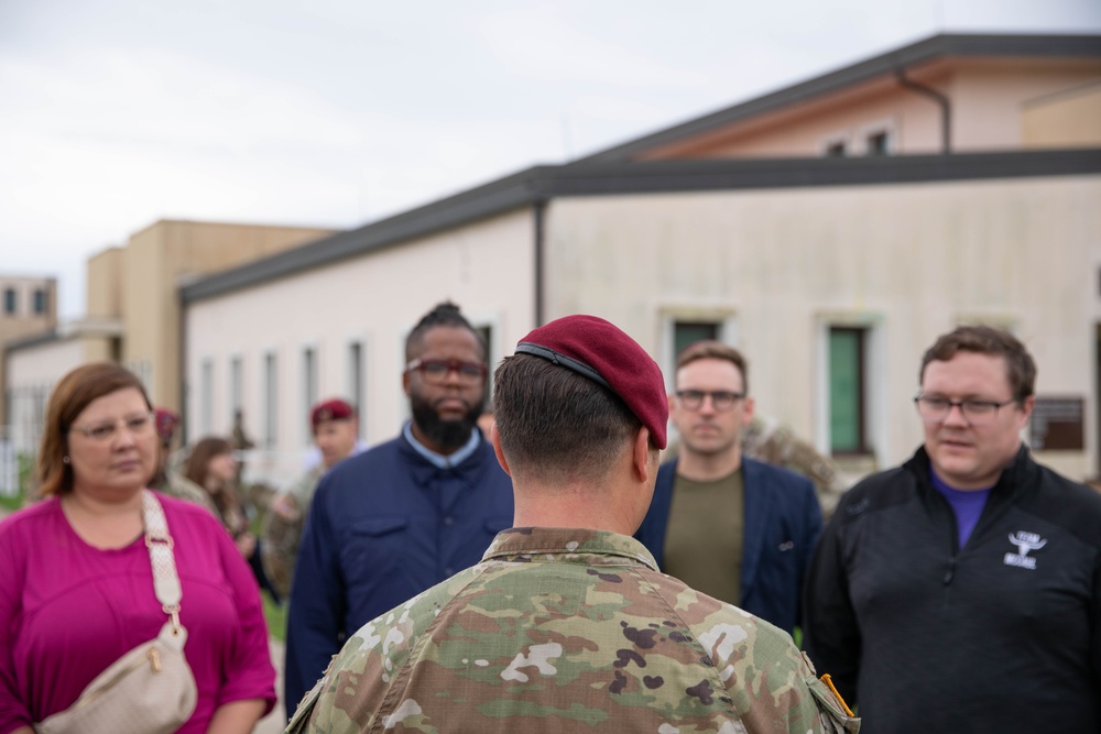 Senior government officials visits Expert Soldier Badge training