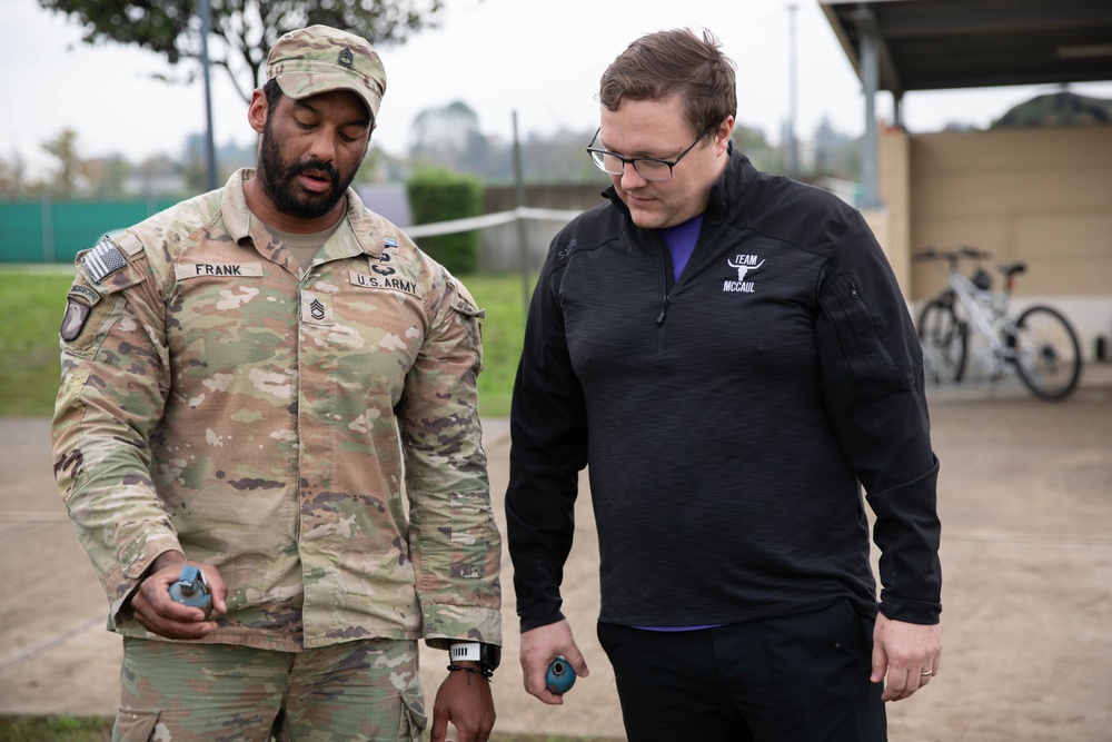 Senior government officials visits Expert Soldier Badge training