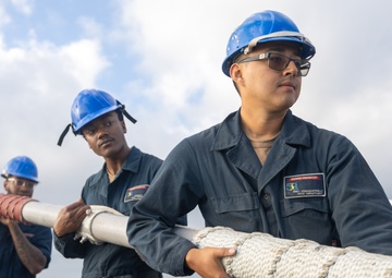 USS Oak Hill Arrives in Souda Bay, Greece