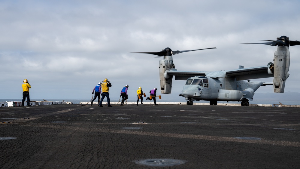 Italian Armed Forces joint delegation visits USS Somerset