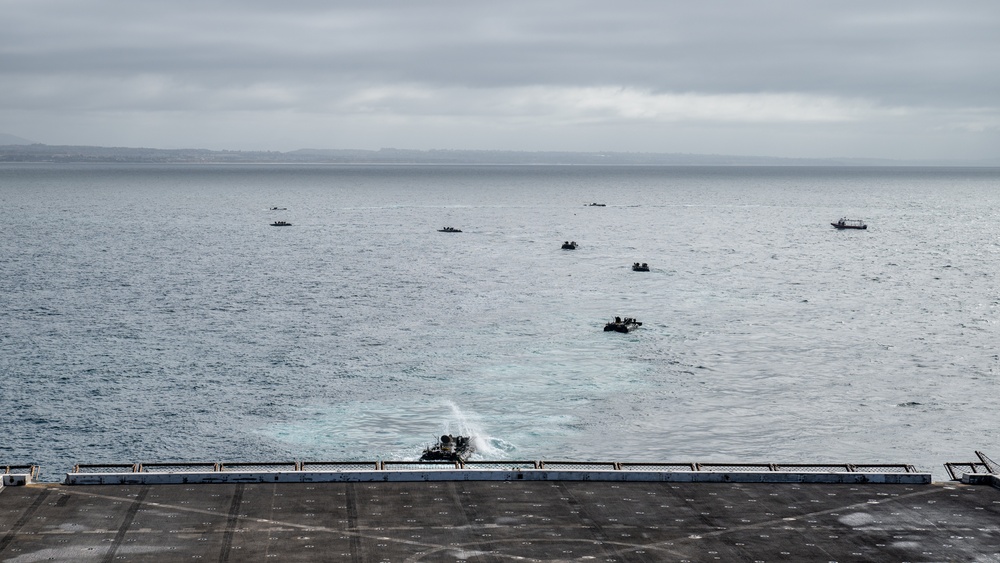 Italian Armed Forces joint delegation visits USS Somerset