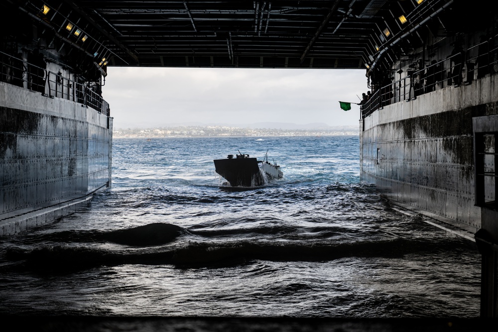 Italian Armed Forces joint delegation visits USS Somerset