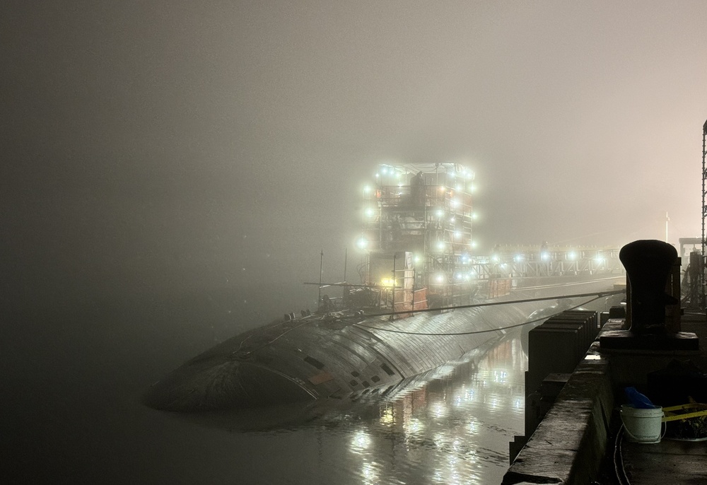 USS Asheville (SSN 758) Arrives in Floating Dry Dock