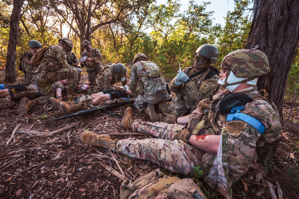 Combat Medics Train During FTX