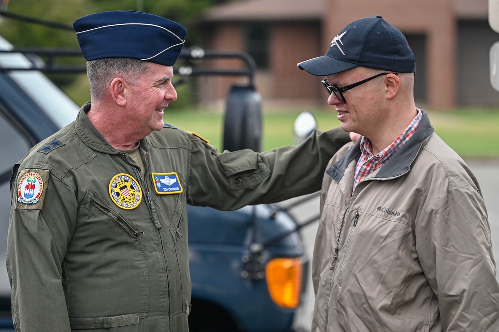 Previous Herk Nation commander visits Team Little Rock as JFSC commandant