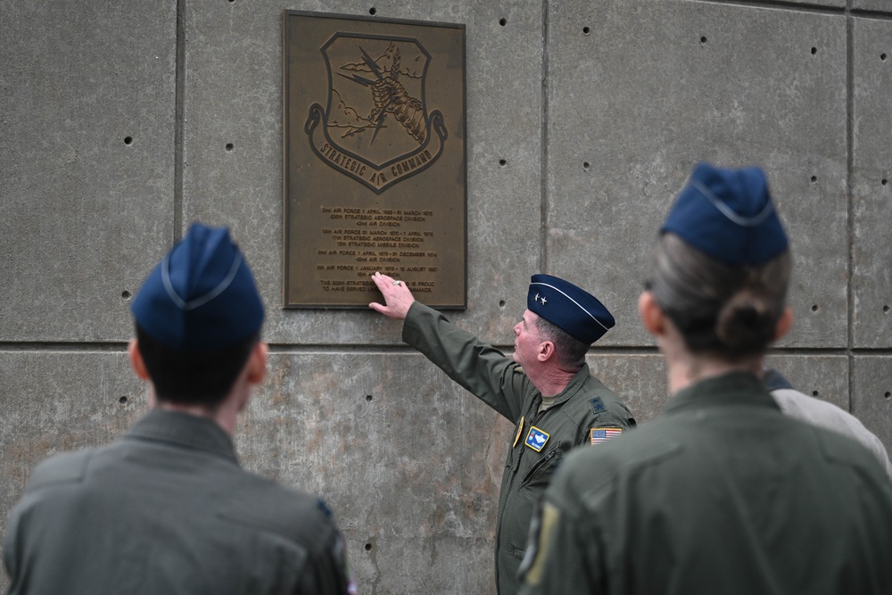 Previous Herk Nation commander visits Team Little Rock as JFSC commandant