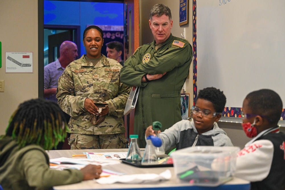 Previous Herk Nation commander visits Team Little Rock as JFSC commandant