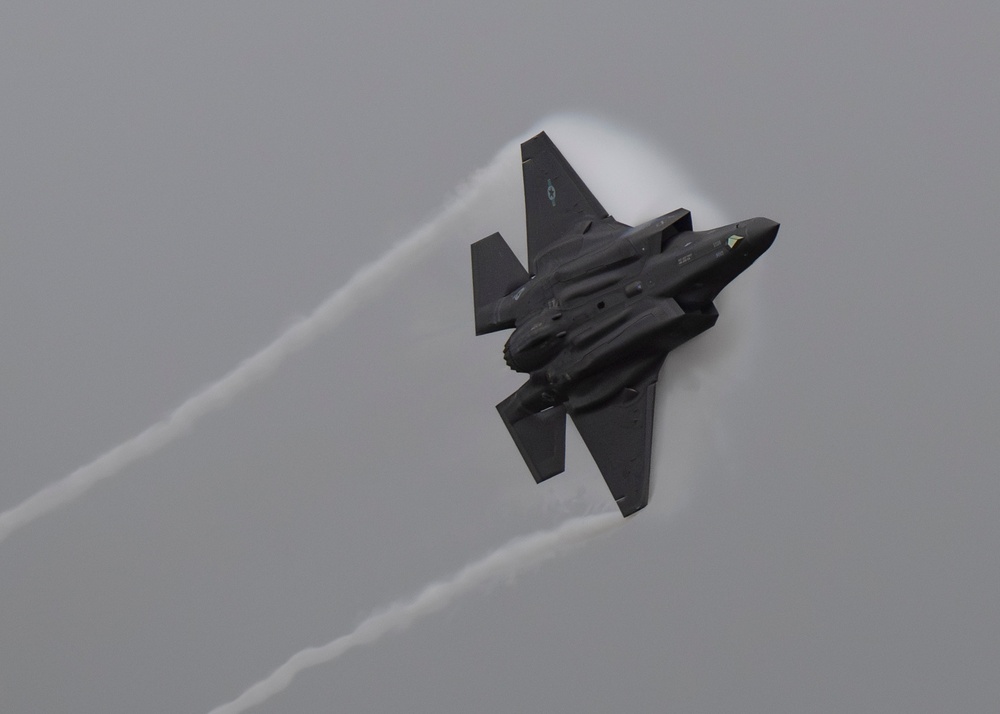 F-35A Demo Team practices at Pensacola NAS