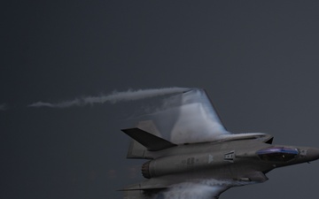 F-35A Demo Team practices at Pensacola NAS