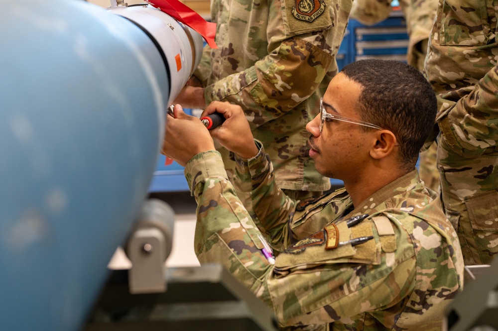 354th Munitions Squadron Arms ALS Class 25-1 with Tactical Assembly Demonstration