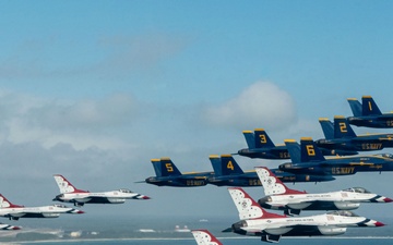 Thunderbirds and Blue Angels fly over Pensacola