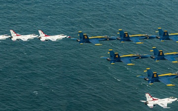 Thunderbirds and Blue Angels fly over Pensacola