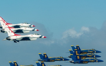 Thunderbirds and Blue Angels fly over Pensacola