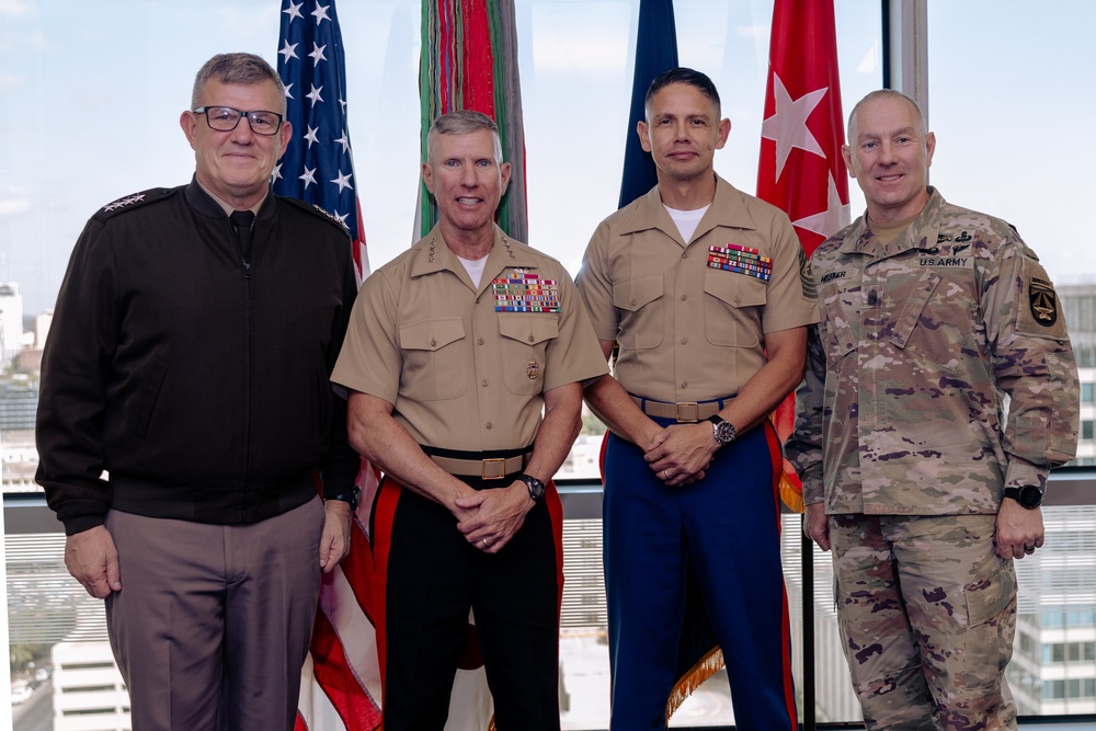 Commandant, Gen Smith, Visits Service Members in Austin