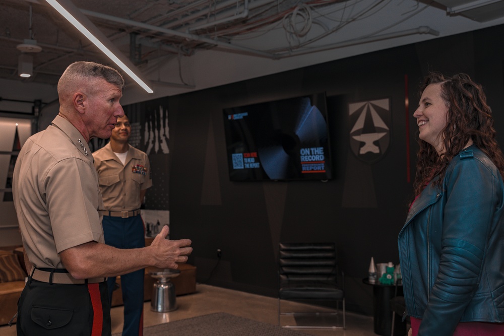Commandant, Gen Smith, Visits Service Members in Austin