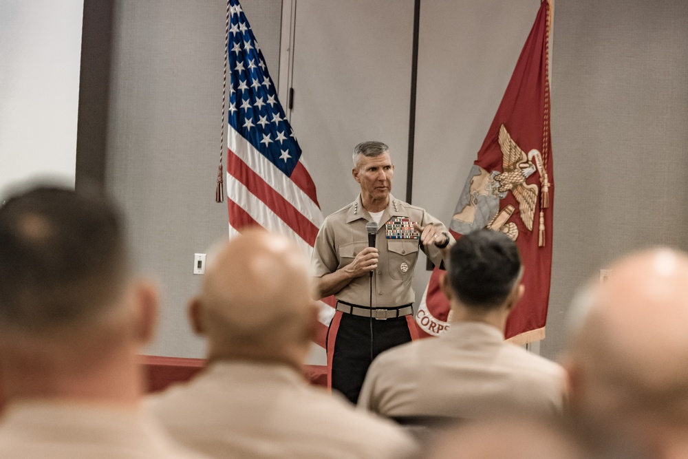 Commandant, Gen. Smith, Awards Top Performing RSs