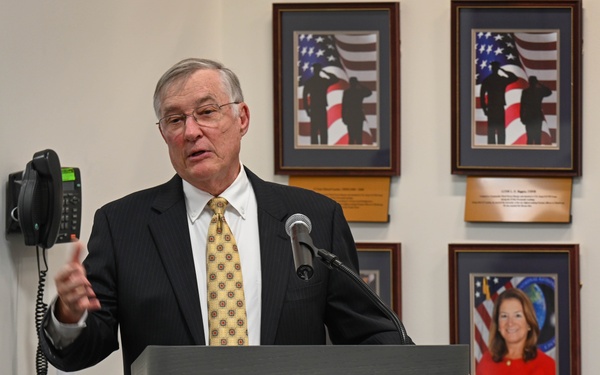 Naval Intelligence Inducts Engineering Pioneer onto Wall of Honor