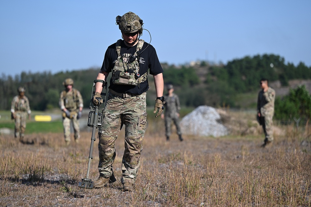 USAF, ROKAF EOD conduct joint training